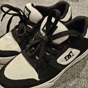 🚦DC Kids Black & White Low-Top Skate Sneakers